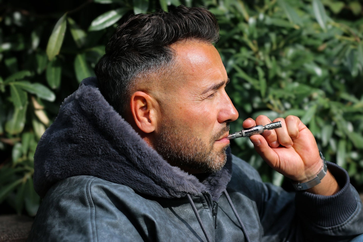 What Is a Battery-Free Dry Herb Vaporizer? Who Should Use One? - DynaVap